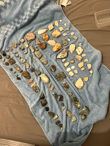 Mixed rock, mineral and fossil collection — assorted samples (around 80 pieces)