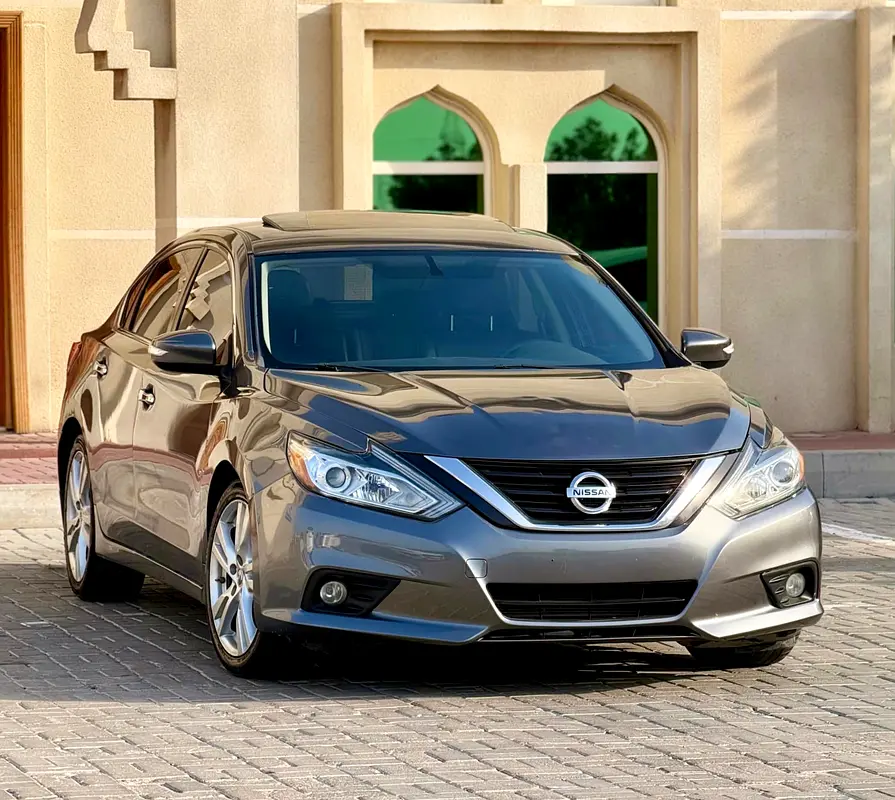 Nissan Altima 2017 — photo 1 of 14