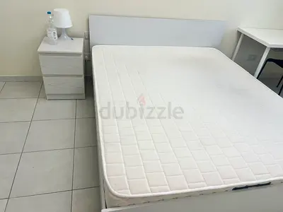 Queen size bed with matress from pan emirates
