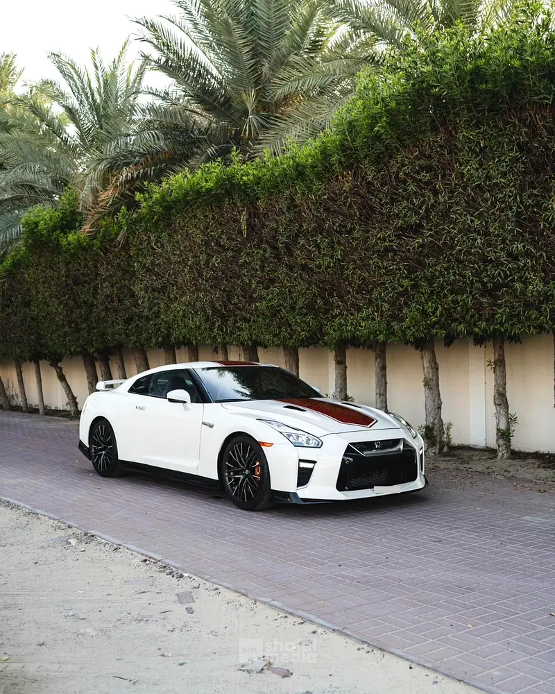 Nissan GT-R 2020 — photo 1 of 11