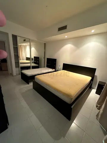 Famili master room 5 mints walk from burjuman metro supermarket cafeteria restaurant 2 mints away
