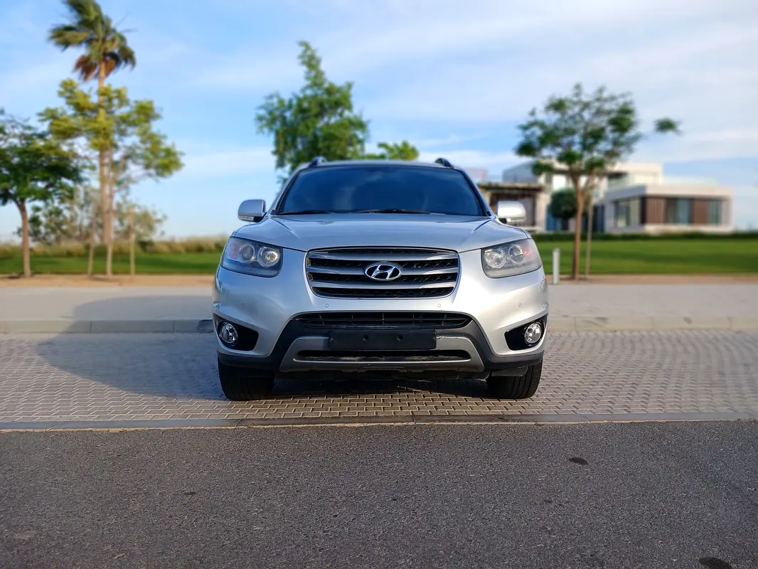 Hyundai Santa Fe 2012 — photo 1 of 9
