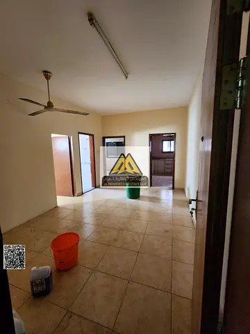 شقة غرفة وصالة النخيل 1 عجمان، بلكونة، مساحة كبيرة، بدون تكييف، 24 ألف 6 دفعات، قريب الكورنيش والديوان، موقع مميز وسهل المخرج