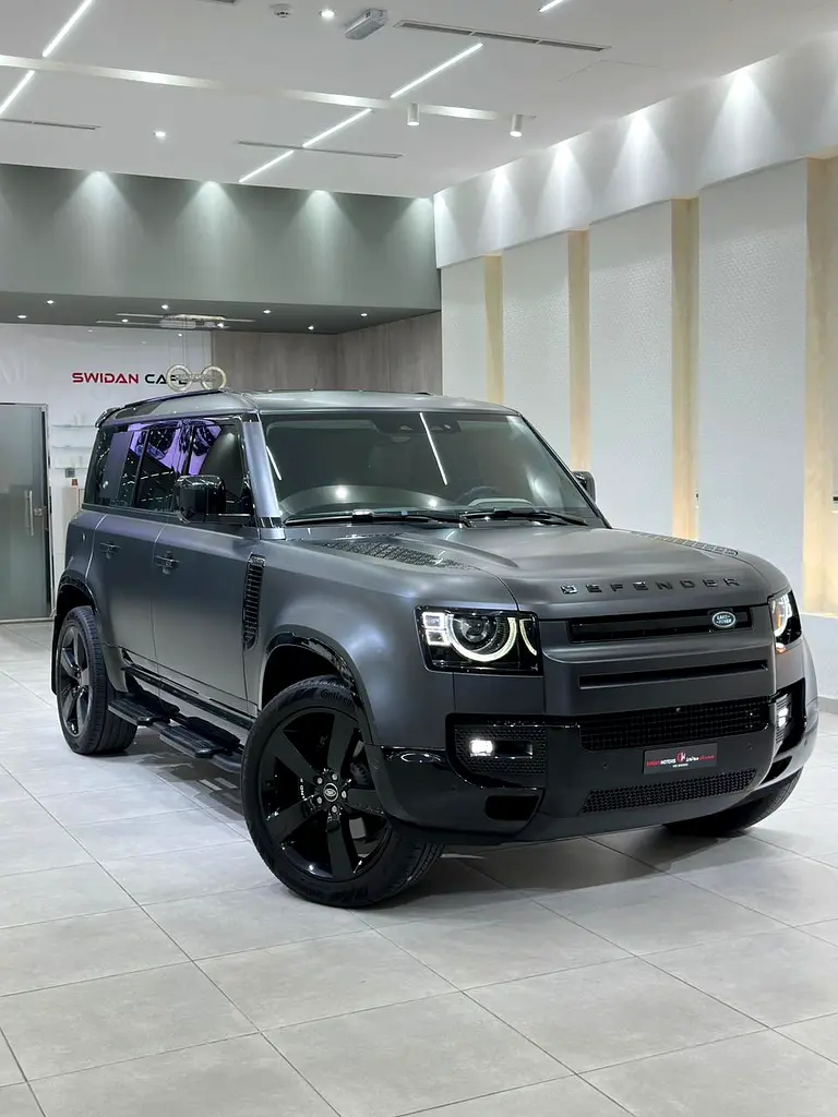 Land Rover Defender 2023 — photo 1 of 20