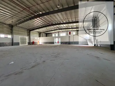 مستودع مميز للإيجار أم القيوين 13000 قدم كهرباء 150 كيلو بسعر 650 ألف