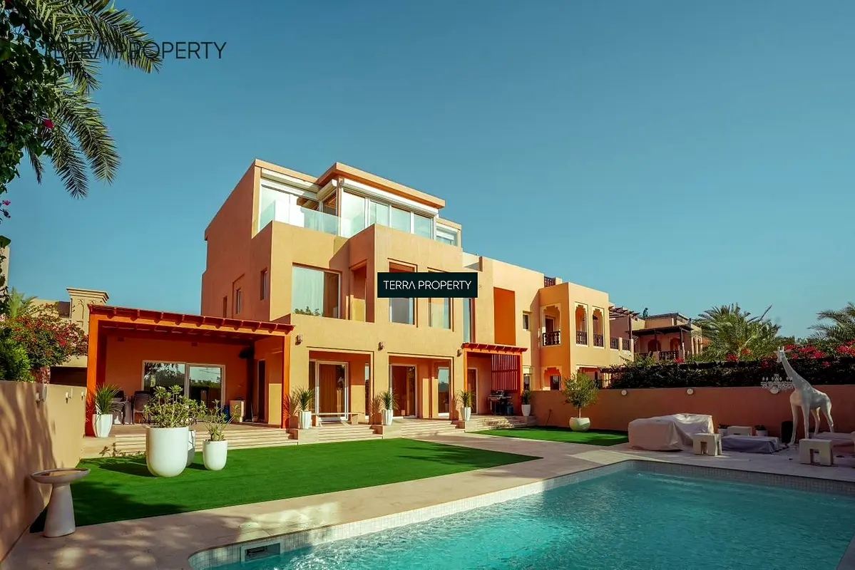 Sophisticated Living | Private Pool | Bespoke Interiors