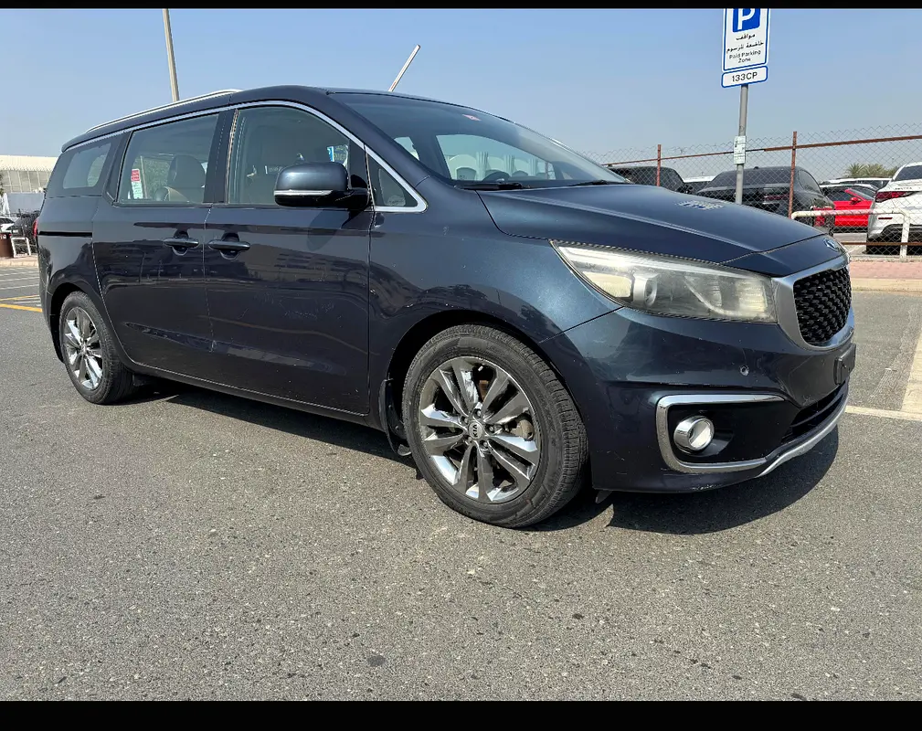 Kia Grand Carnival 2017 — photo 1 of 9