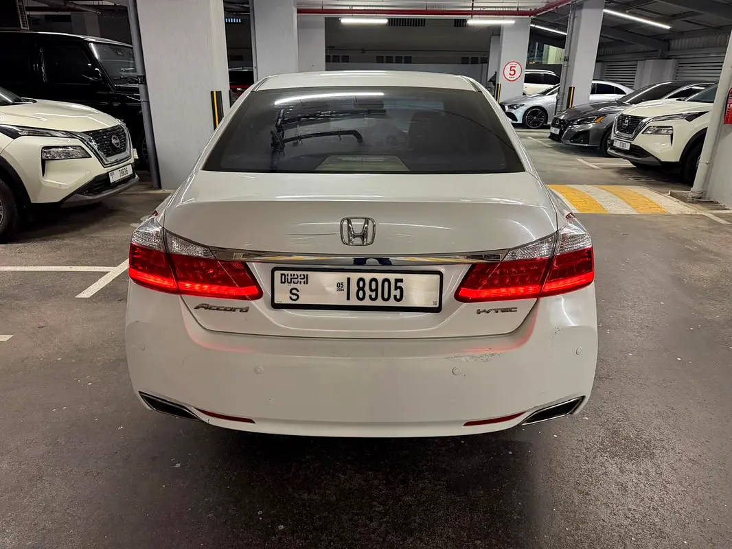 Honda Accord 2015 — photo 1 of 9