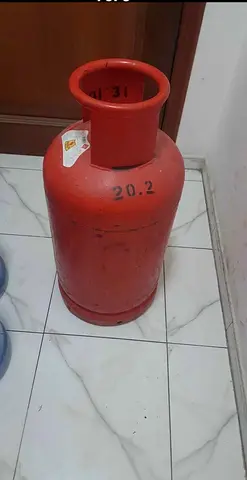 20.2 kg Red Gas Cylinder (Used) - Good Condition with Stove  Regulator