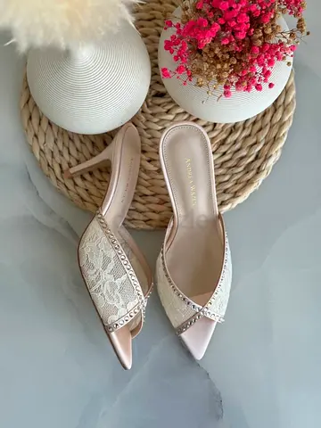 Andrea wazen women heel