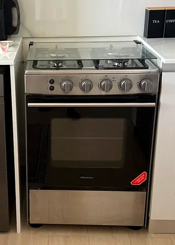 Hisense 4-Burner Gas Cooker with Oven — excellent condition