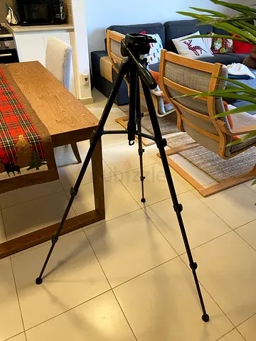Lightweight Aluminum Camera Tripod with Quick-Release Head