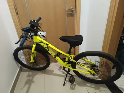 Used neon yellow 20-inch kids/teen mountain bike with disc brakes