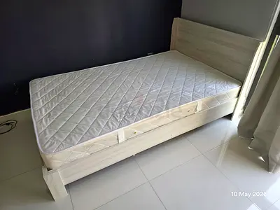 Twin bed  - light wood, good condition, matress free if needed, Damac Hills 2