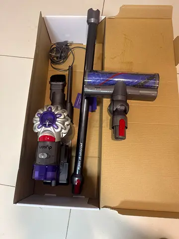 Dyson V8 Cordless Vacuum Cleaner (in box) - Good Condition