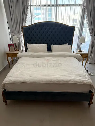 2XL King size bed Vintage-style / 2 side Table Marble Top / dresser Table with Drawer and chair