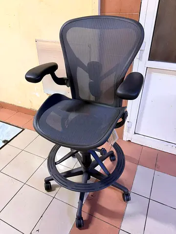 Ergonomic Remastered V2 Herman Miller Aeron Graphite Chair Size B Fully Adjustable with Aeron Stool