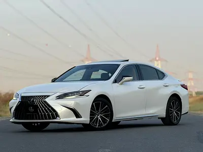2025 Lexus ES 300h - GCC Specs - Brand New