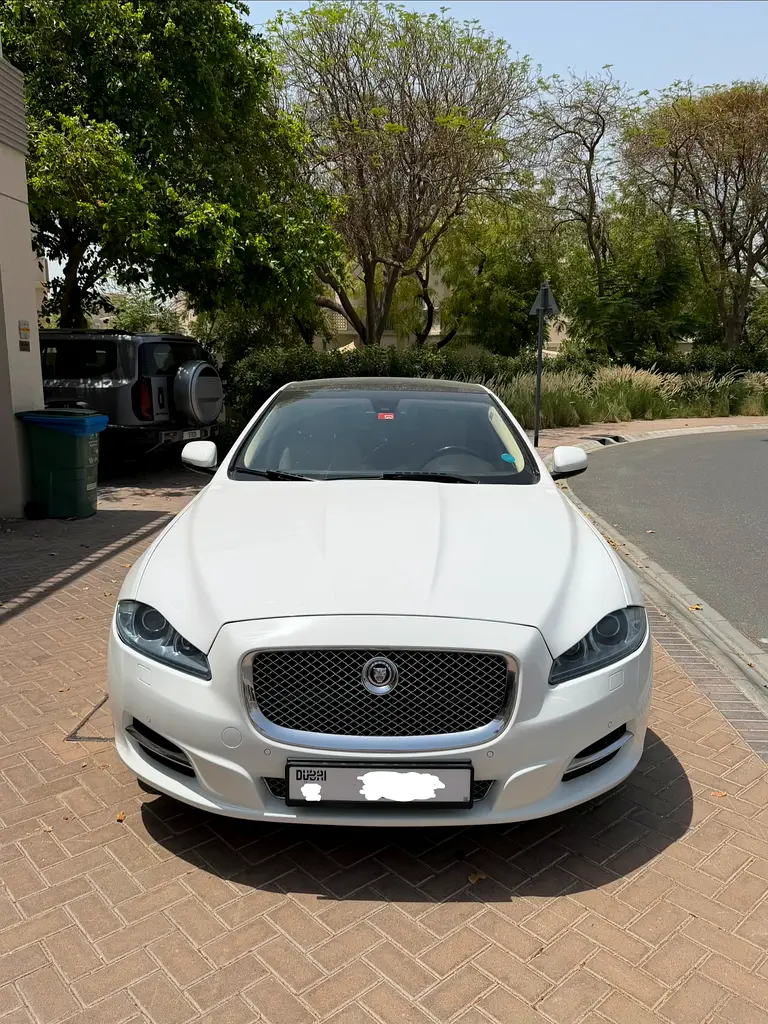 Jaguar XJ 2011 — photo 1 of 11
