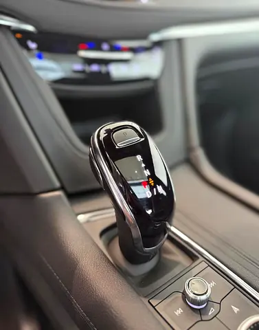 صورة 15 لـ 2025 Cadillac XT5