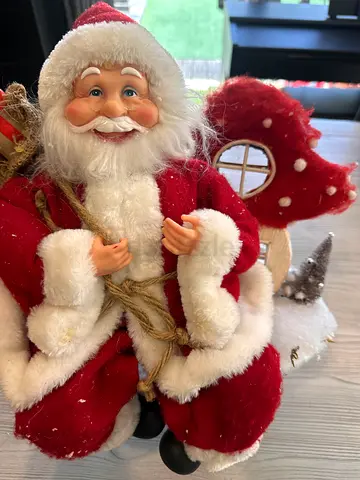Classic Plush Santa Claus Figurine / Decorative Toy (Red Coat, Fur Trim)