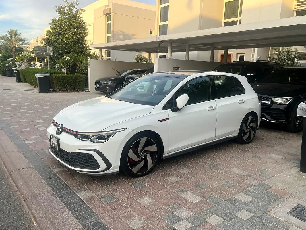 Volkswagen Golf 2021 — photo 1 of 10