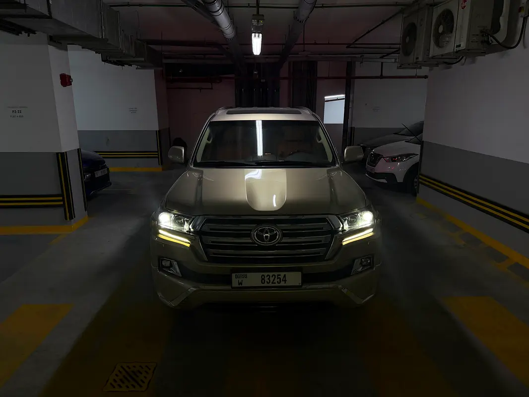 Toyota Land Cruiser 2017 — photo 1 of 18
