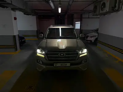 5.7 Liters Land Cruiser 2017