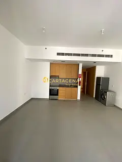 Big studio with appliances