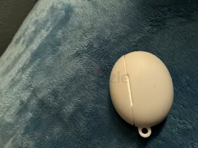 White wireless earbud charging case (single) - used