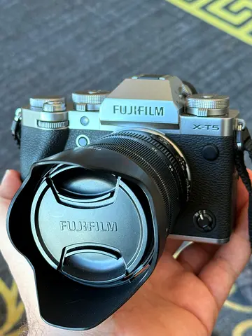 Fujifilm X-T15 Mirrorless Camera with 18-55mm Lens, Bag, Tripod and Microphone Set - Good Condition