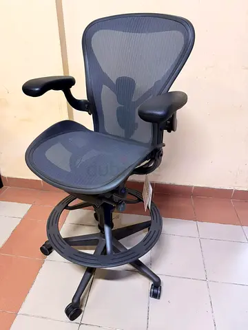 New Remastered Version Herman Miller Aeron Graphite Chair Size B Fully Adjustable with Aeron Stool