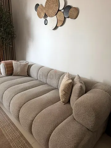 Light gray Curved 3-Seater Plush Sofa in excellent Condition