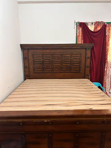 Bed and mattress Gud condition Solid Wooden Double Bed with Headboard and Footboard