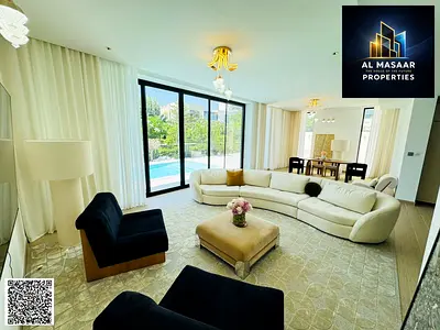 Corner villa overlooking the golf course, featuring a 4,200 sqm plot and custom high-quality finishing. Includes a private pool; price covers electric