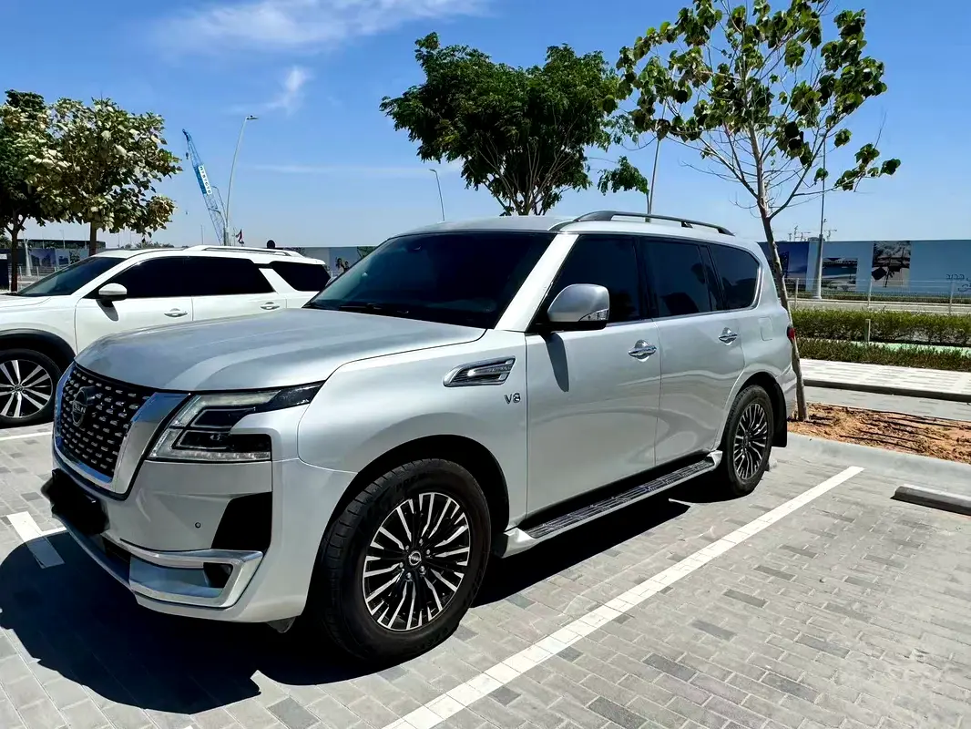 Nissan Armada 2019 — photo 1 of 10