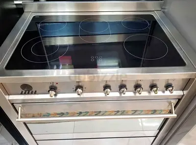 Smeg Brand Electric Ceramic 5 Hobs Cooker Range Size 90 X 60 cm  Stainless Steel body