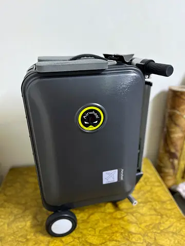 Airwheel robot luggage