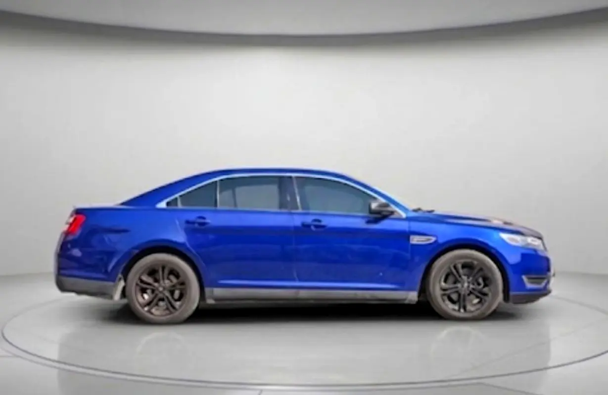 Ford Taurus 2014 — photo 1 of 2