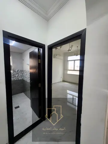 مساحه كبيره + ثاني ساكن + قريب من جميع الخدمات والمخارج + اطلاله مفتوحه