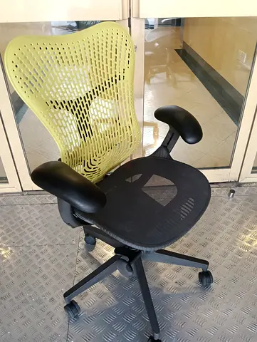 Herman Miller Mirra 2 Office Chair Excellent Condition