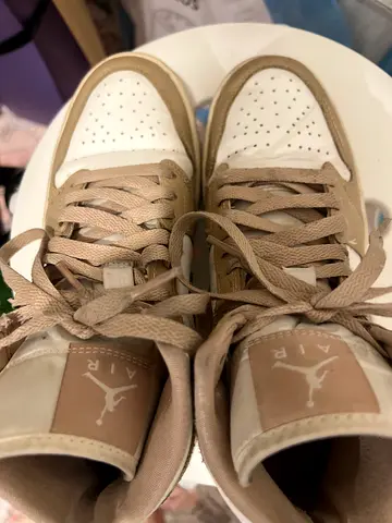 Used Nike Air Jordan low-top sneakers, beige  white, size 37