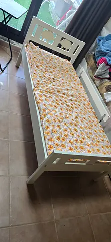 IKEA White Wooden Baby Crib / Toddler Bed in Good Condition