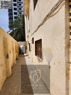 Building for rent, practical division and excellent location