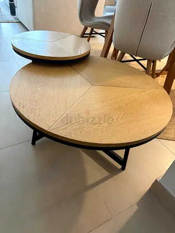 Set of 2 Round Nesting Coffee Tables - Oak Top with Black Metal Base