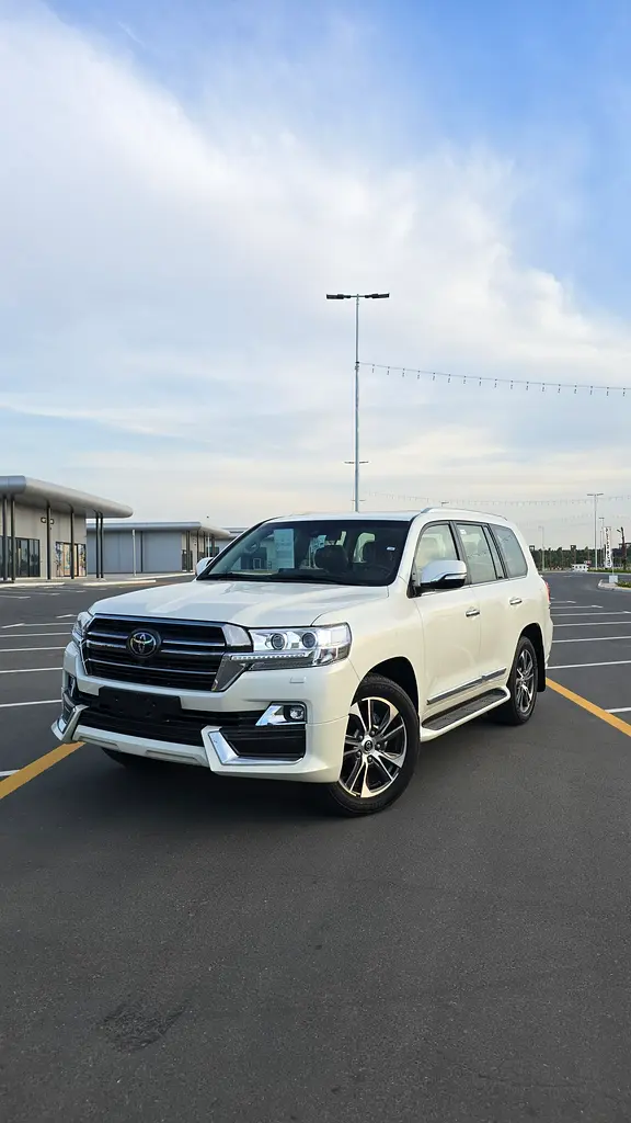 Toyota Land Cruiser 2020 — photo 1 of 20