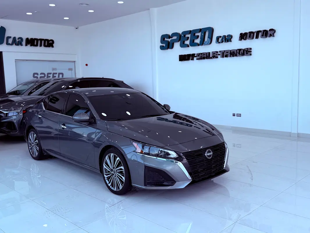 Nissan Altima 2024 — photo 1 of 12