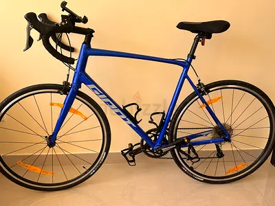 XL Blue Giant Road Bike - Lightweight Frame, Ready to Ride