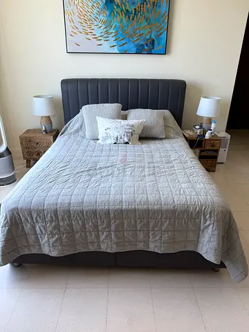 Modern double-bed (160x200) with ergonomic Mattress and gray leather headboard