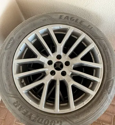 4 original Maserati alloy wheels in excellent condition